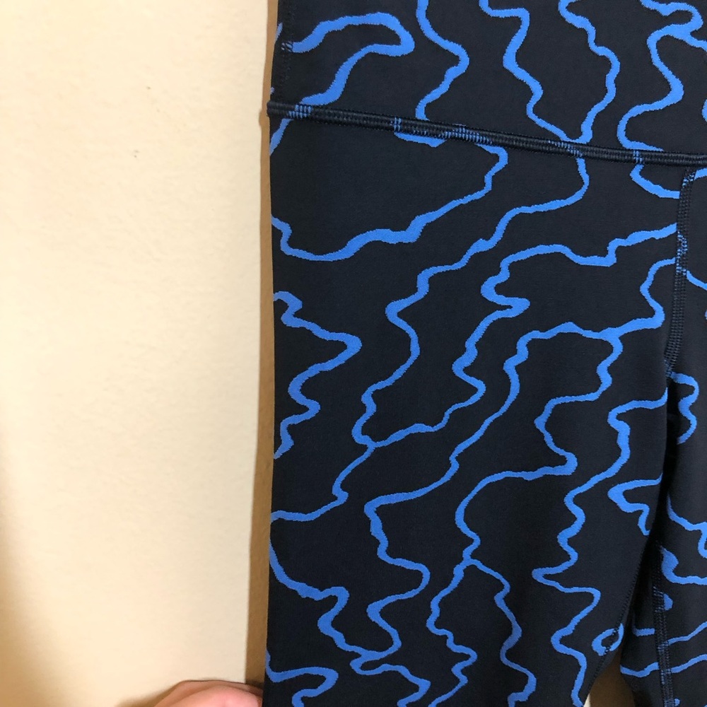 Athleta elation train textured 7/8 tight leggings - Picture 3 of 7